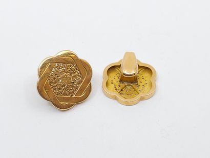null PAIR of cufflinks in yellow gold 750° openwork 
weight : 7,43 g