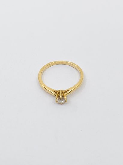 null SOLITARY RING in yellow gold 750° decorated with a diamond of 0,18 carat approximately
Gross...