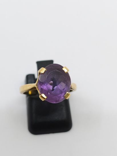 null Yellow gold ring 750° decorated with an amethyst 
Gross weight : 3,97 g 
TD...