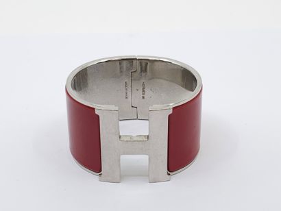 null HERMES 
Bracelet Clic clac en métal argenté palladié et émail rouge
