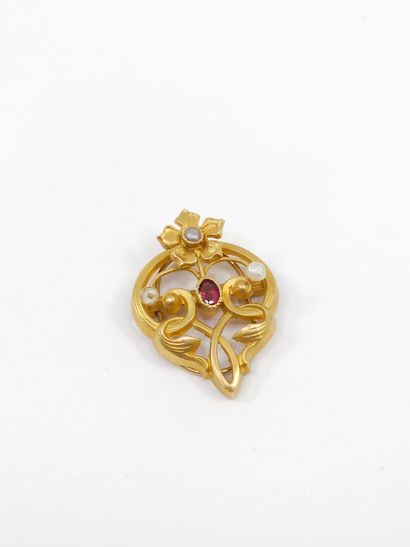 null LOT of yellow gold 750° including :
young girl's ring decorated with pearls...