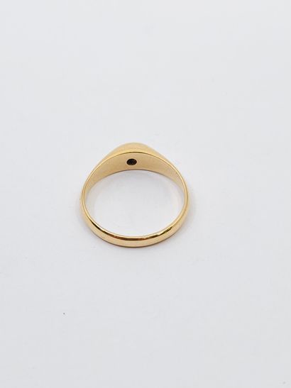 null Yellow gold signet ring 750° set with a diamond in closed setting
Gross weight...