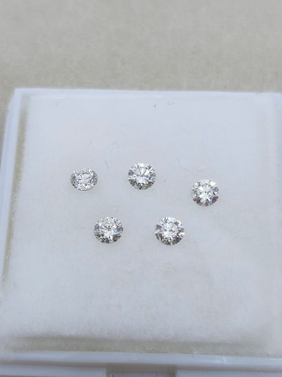 null FIVE brilliant cut diamonds VS/SI1