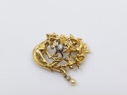 null Yellow gold pendant featuring a dragon with a diamond and a probably fine pearl...