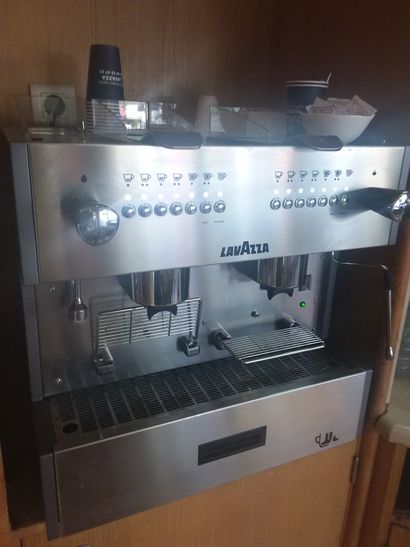 Machine à café LAVAZZA