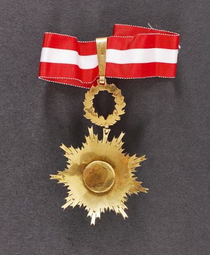 null ORDRE DU MÉRITE INDUSTRIEL, fondé en 1893.
Bijou de commandeur du 2emodèle,...