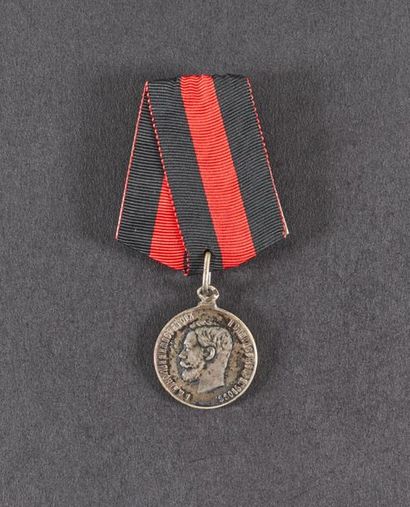 null MÉDAILLE DE SAUVETAGE en argent au profil de Nicolas II. Poinçon de titre «84»...