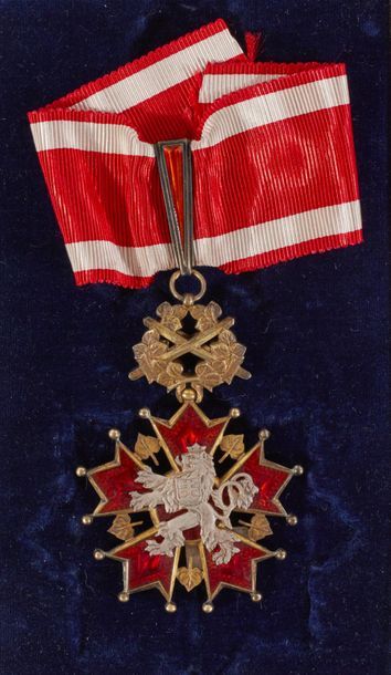 null ORDRE DU LION BLANC, fondé en 1922.
Bijou de commandeur à titre militaire, du...