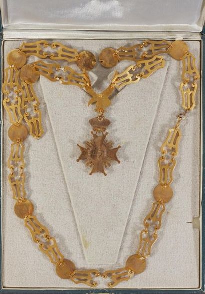 null ORDRE DE LA COURONNE AZTÈQUE.
Collier de grand-croix en bronze doré et émaillé,...