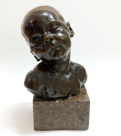 null Aimé-Jules DALOU (1838-1902).
Buste d'enfant endormi.
Bronze à patine brune...