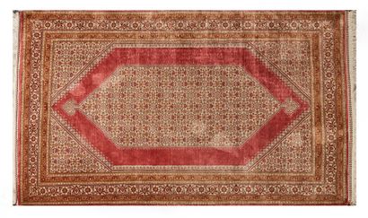 null Tapis Ghoum en soie (chaîne, trame et velours en soie), centre de la Perse,...