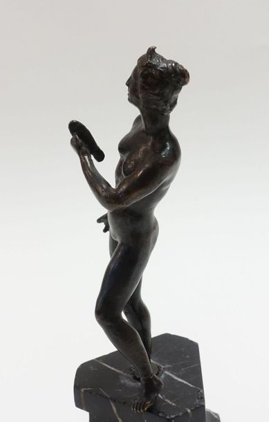 null École de Padoue vers 1600.
Vénus tenant un poisson dans la main gauche.
Bronze...