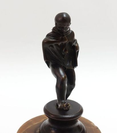 null XIXe siècle.
Mime dansant.
Bronze à patine brune.
Haut. : 13,9 cm ; Haut. totale...