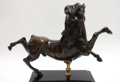null École française du XIXe siècle.
Licorne bondissante.
Bronze à patine brune.
(Manque...