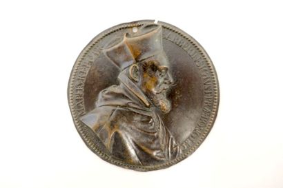 null CARDINAL BARBERINI.
Médaille en bronze patiné repoussé, signée DUPRÉ, 1613.
Trou...