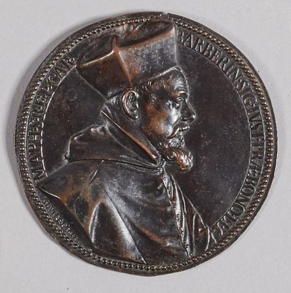 null CARDINAL BARBERINI.
Médaille en bronze patiné repoussé, signée DUPRÉ, 1613.
Trou...