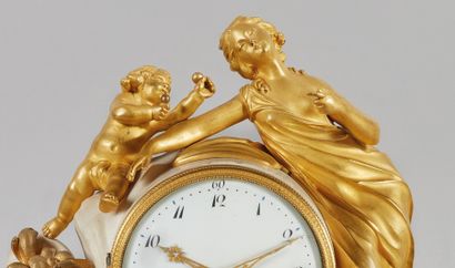 null Pendule en bronze ciselé doré et marbre blanc figurant une femme drapée à l'Antique...