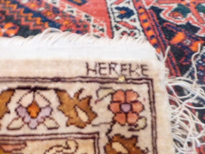 null Tapis Héréké en soie, Ouest de la Turquie, vers 1930-1940.
Le tapis est orné...
