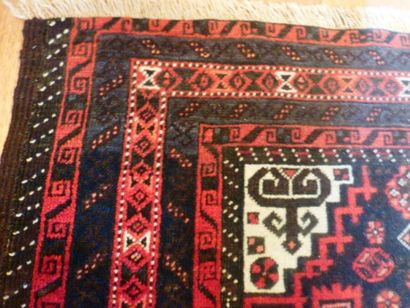 null Tapis du Nord-ouest de la Perse, vers 1930.
Ce tapis est rehaussé du motif hérati...