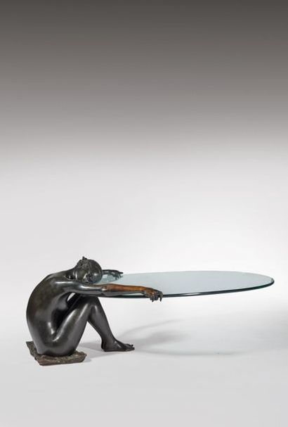 Table basse à piètement en bronze patiné...