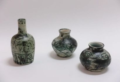 null Jacques BLIN (1920-1995).
Suite de trois vases en céramique, une bouteille à...