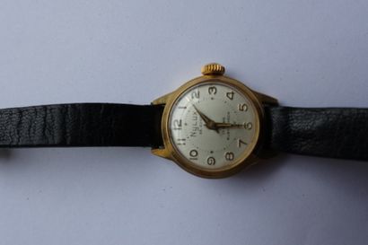 null Montre-bracelet de dame, la montre de forme ronde en métal, cadran émaillé gris,...