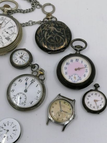 null Réunion de neuf montres à gousset en métal plaqué et un boîtier de montre SUIZEX.
(Vendues...
