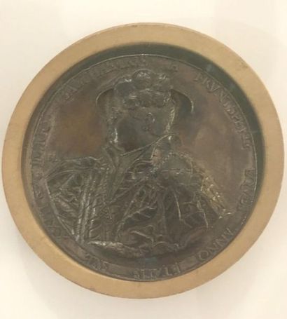 null Médaille " Balthazar " en bronze patiné. 
Diam. : 7,5 cm.