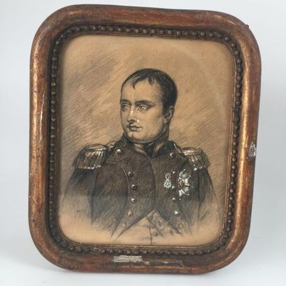 null École française du XIXe siècle.
Portrait de Napoléon Ier.
Fusain et gouache...