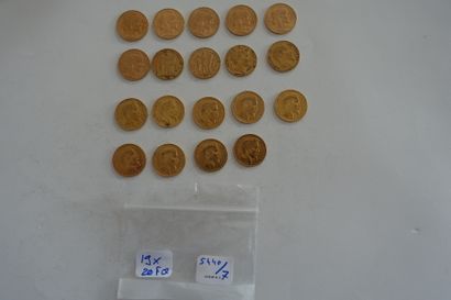 null Dix-neuf pièces de 20 francs or : 
(dont : Napoléon III lauré, Napoléon III...