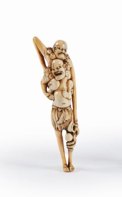 null JAPON - Milieu Époque EDO (1603-1868).
Netsuke en ivoire, Ashinaga debout, portant...