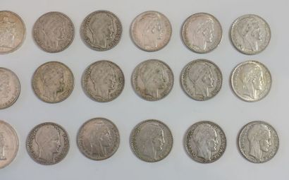 null Box (24 coins):
- 16 pieces of 20 francs silver twigs: 1929 (1), 33 (9), 38...