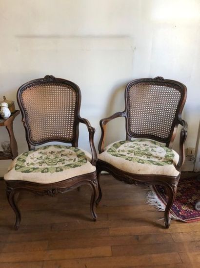null Pair of caned armchairs in moulded natural wood and carved with flowers.
Louis...