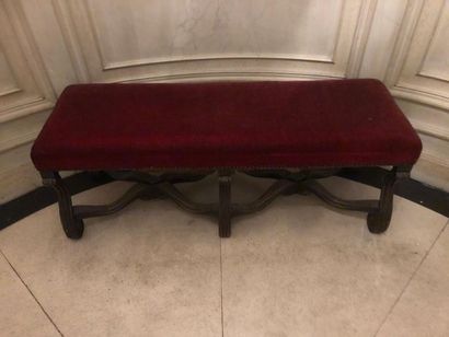 null Natural wood bench with double spacer
Red velvet trim
Late 19th century
Top....