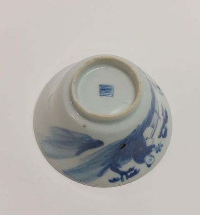 null CHINA
White and blue porcelain bowl with character decoration.
(Small chip.)
Diam.:...