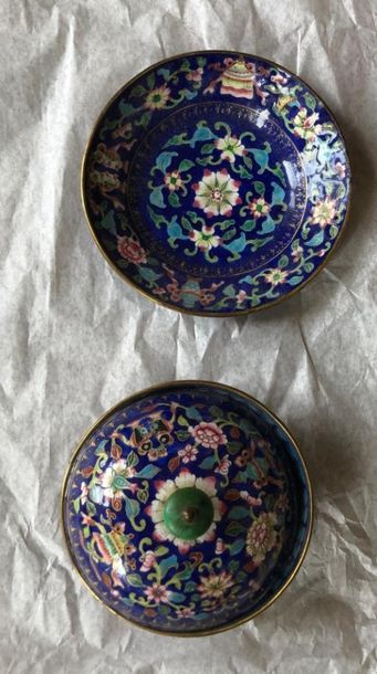 null CHINA, 19th century
Small covered bowl and saucer in Peking enamels with rich...