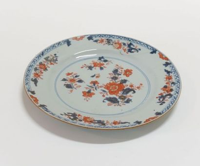 null Set includes:
- Chinese porcelain plate, decorated in the Imari palette.
Diam.:...
