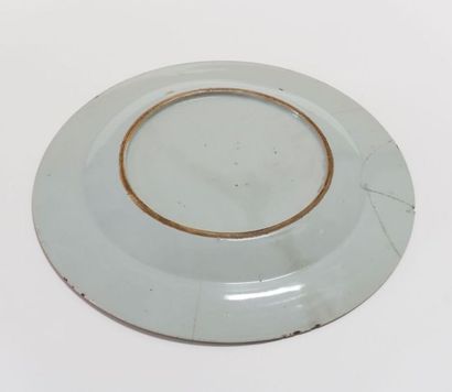 null Set includes:
- Chinese porcelain plate, decorated in the Imari palette.
Diam.:...