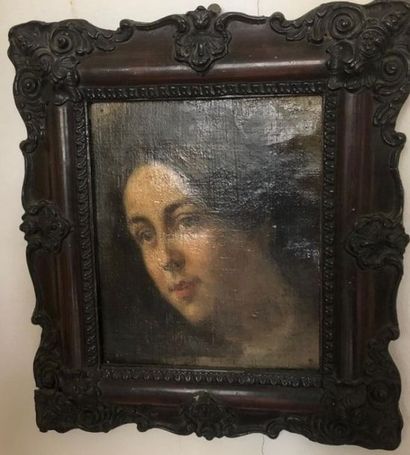 null École française du XIXe siècle 
Portrait de femme 
Huile sur toile
Cadre en...