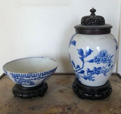 null CHINA
Combination of a white blue porcelain potpourri in baluster form (height...