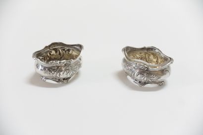 null Pair of oval silver quadripod saltbushes, one glass interior missing.
(Shocks.)
Weight:...
