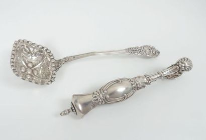 null Silver lot including:
- a sugar tongs.
- a monogrammed sprinkling spoon.
Minerva...
