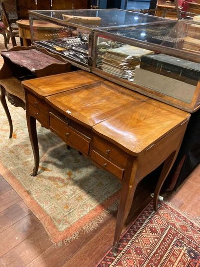 null Dressing table in marquetry of curling opening by four small drawers and a pull-out...