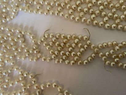 null Large sautoir composé de perles fines tressées, les extrémités ornées d'une...