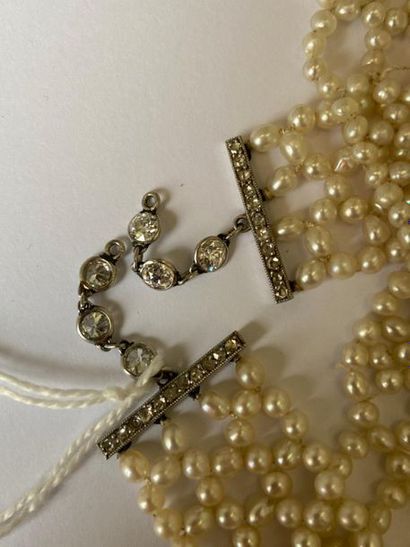 null Large sautoir composé de perles fines tressées, les extrémités ornées d'une...