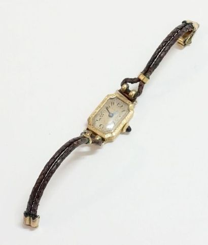 null Montre-bracelet de dame, la montre de forme rectangulaire en or jaune 585 millièmes,...