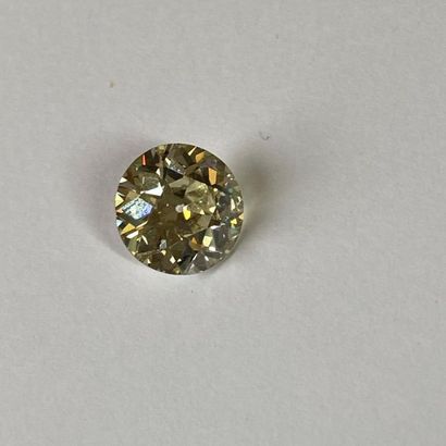 null Bague dôme en or jaune 750 millièmes laqué noir, ornée d'un diamant rond demi-taille...