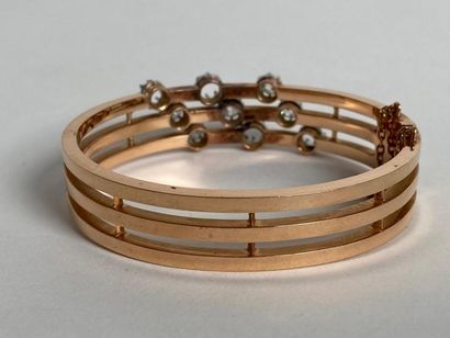 null Bracelet rigide et ouvrant à trois corps en or jaune 750 millième et platine...