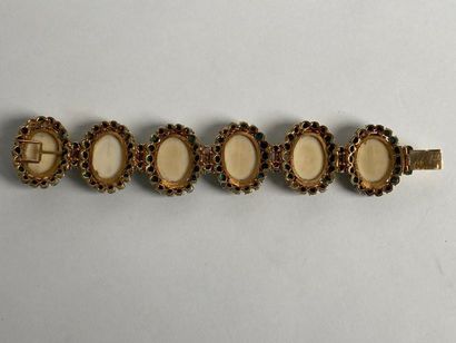 null Bracelet articulé en or jaune 750 millièmes composé de six motifs en ivoire...