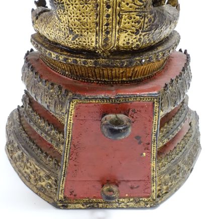 null THAILANDE - Ratanakosin.

Bouddha ratanakosin en bronze laqué or.

(Usures et...